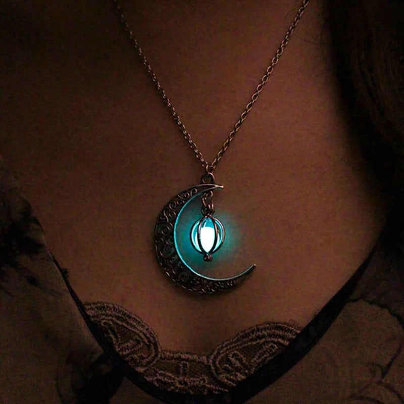 Collana da donna con ciondolo a forma di volpe e luna circolare Collana da donna con ciondolo a forma di volpe e luna circolare